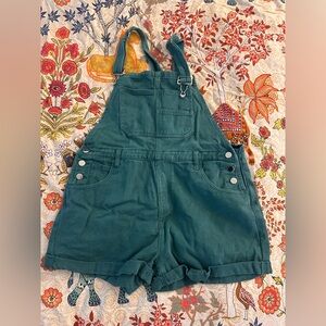 The best summer overalls, in green!